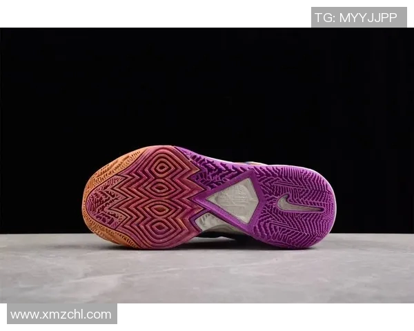 欧文新鞋发布会引发热议踩踏耐克Logo展现艺术无界限的理念 欧文新鞋发布会引发热议踩踏耐克Logo展现艺术无界限的理念